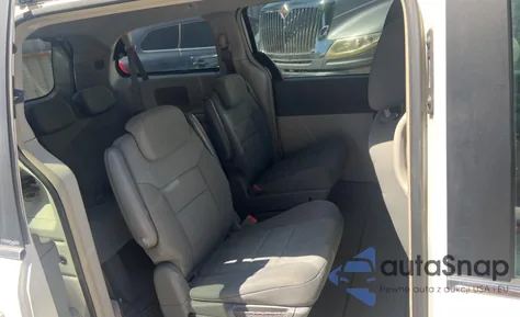 2010 Chrysler Town & Country Touring z USA, uszkodzony, nr VIN 2A4RR5D1XAR221717